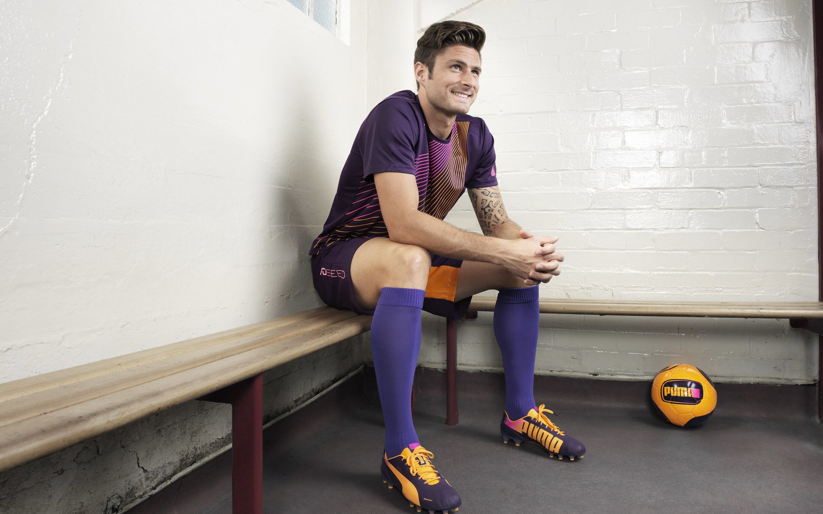 “美洲狮队在橄榄球冠军锦标赛中的关键胜利”